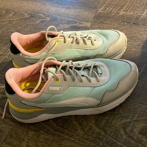 Puma girls tennis shoes
